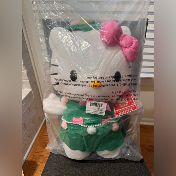 Hello Kitty Greeter As Christmas Tree - Picture 5 of 5